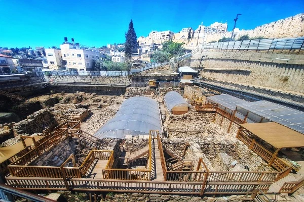 The excavation at Givati Parking Lot in the City of David, where the ring was found. May 2024 (Photo: Maor Ganot, City of David).
