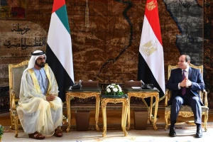 Egyptian President Abdel-Fattah El-Sisi with Vice President and Prime Minister of the United Arab Emirates and Ruler of Dubai Sheikh Mohammed bin Rashid al-Maktoum during their meeting on Thursday 27 October, 2022 (Photo: courtesy of Egyptian Presidential spokesman Facebook page).