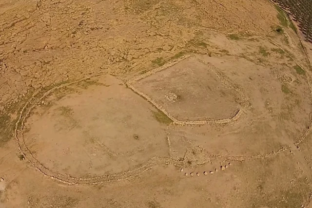 The footprint stone wall enclosure of the Gilgal Argaman site in the Jordan Valley, one of the Bible's Gilgal sites (Photo: Screenshot).