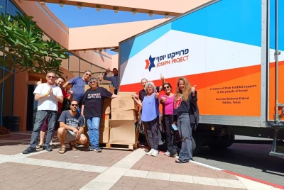 Israeli refugees receiving equipment from Joseph Project (Photo: Joseph Project).