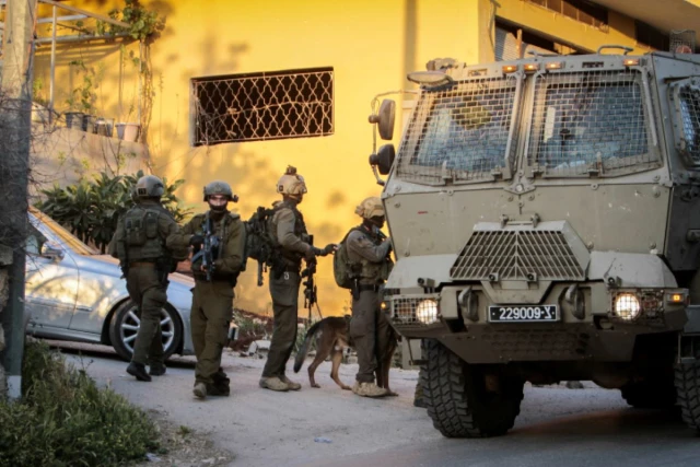 Israeli soldiers during a raid in the West Bank, April 20, 2022 (Photo:Nasser Ishtayeh/Flash90).