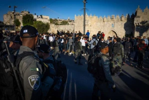 Israel border police stand at the Damascus gate. April 20, 2022 (Photo: Olivier Fitoussi/Flash90).