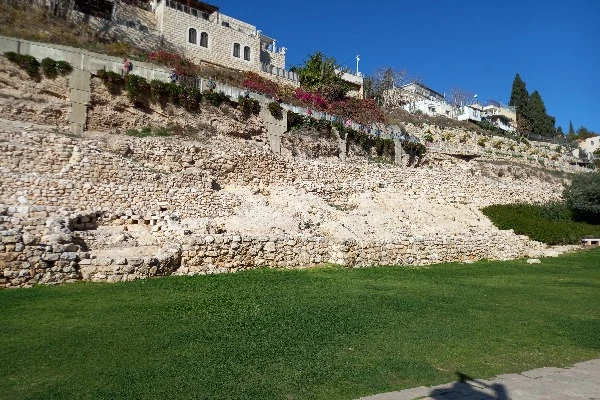 The Eastern Canaanite and Israelites walls of the city of David, on December 19, 2022 (Photo: Aaron Goel-Angot).