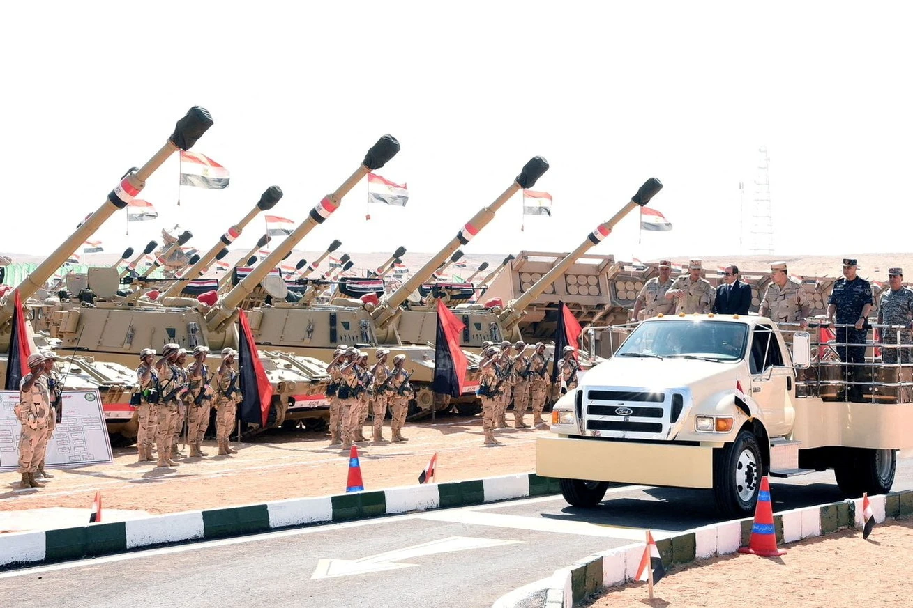 Egyptian President Abdel Fattah al-Sisi inspects the Egyptian military units in Suez, Egypt, October 25, 2023 Photo: The Egyptian Presidency/Handout via REUTERS