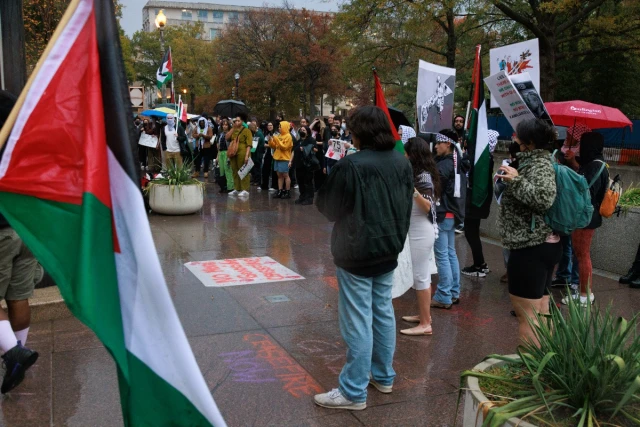 Supporters of Palestinians gather outside of entrances to the U.S. Department of State building in Washington, D.C. on November 9, 2023 calling for a ceasefire in Gaza (Photo: Bryan Olin Dozier/NurPhoto).