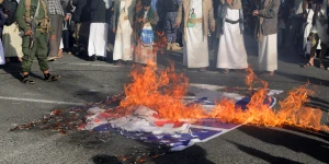 A banner depicting U.S. and Israeli flags is burned in Sanaa, Yemen December 20, 2024. REUTERS/Khaled Abdullah