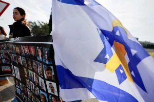 Families and supporters of Israeli hostages kidnapped during the deadly October 7, 2023 attack by Hamas, gather to demand a deal that will bring back all the hostages held in Gaza, outside a meeting between hostage representatives and Israeli Prime Minister Benjamin Netanyahu, in Jerusalem, January 14, 2025. REUTERS/Ammar Awad