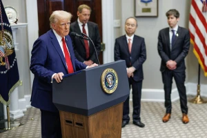 President Donald Trump announces a new AI initiative alongside CEOs Masayoshi Son, Larry Ellison, and Sam Altman in Washington, D.C., January 21, 2025. Photo: Reuters/POOL via CNP/INSTAR Images.