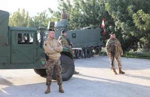 Illustration: Members of the Lebanese army stand at the entrance of Deir Mimas, Lebanon, February 18, 2025. (Photo: REUTERS/Karamallah Daher)