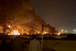 Smoke rises, following a suspected explosion of chemical materials that killed at least 14 people and injured more than 700, at a location given as Bandar Abbas, Iran, in this still image taken from a video released on April 27, 2025. Photo: Reuters connect