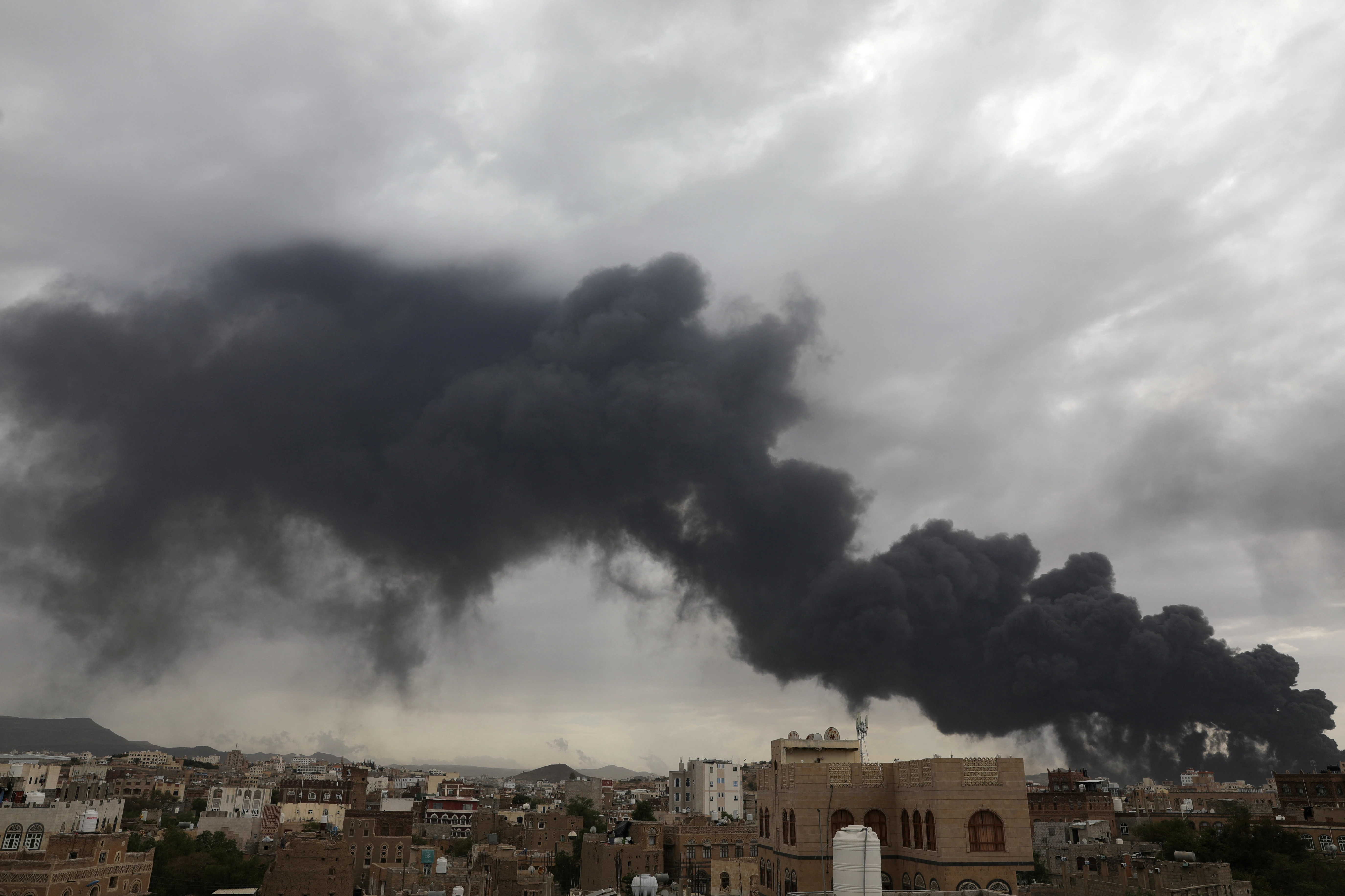 Smoke billows after an Israeli airstrike on Houthi infrastructure, in Sana'a, Yemen May 6, 2025. REUTERS/Khaled Abdullah