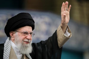 May 10, 2025, Tehran, Iran: Iranian Supreme Leader Ayatollah ALI KHAMENEI waves during a meeting with several workers from across the country to commemorate Workers' Week in Tehran. (Credit Image: © Iranian Supreme Leader'S Office via ZUMA Press Wire)
