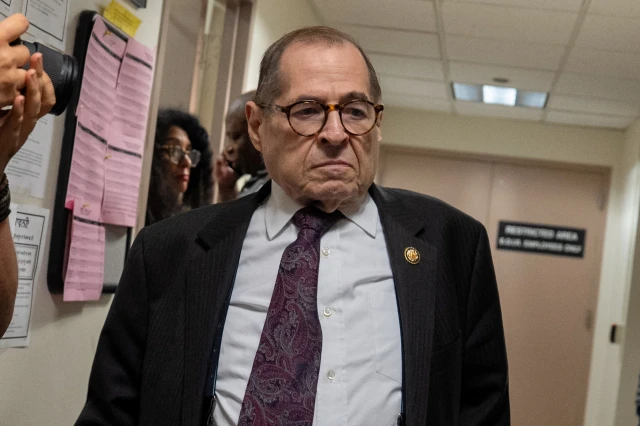 U.S. Representative Jerry Nadler visits U.S. immigration court in Manhattan, in New York City, U.S., June 18, 2025. REUTERS/David 'Dee' Delgado