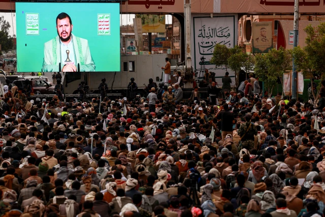Supporter of Yemen's Houthi movement watch a speech by the movement's leader Abdul-Malik al-Houthi displayed on a big screen, during a rally marking the Ashura day, on which Shi'ite Muslims commemorate the martyrdom of Imam Hussein, the grandson of the Prophet Muhammad, in Sanaa, Yemen July 6, 2025. Photo: Reuters Connect by Khaled Abdullah