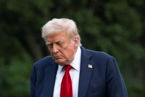 U.S. President Donald Trump walks on the South Lawn as he arrives at the White House in Washington, D.C., U.S., July 13, 2025. REUTERS/Annabelle Gordon