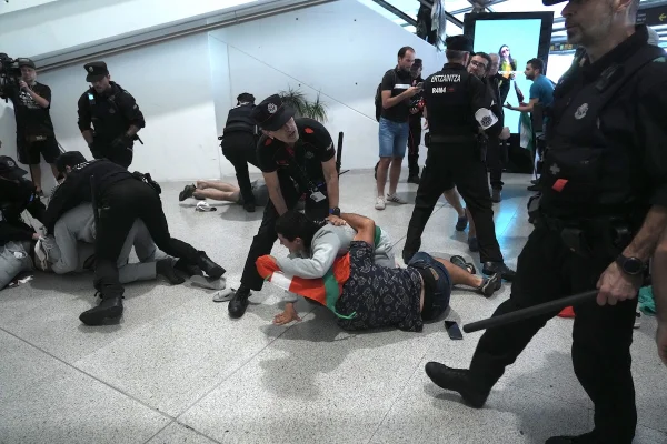 Spain condemns Israel over flotilla activists as Spanish police clash with returning detainees