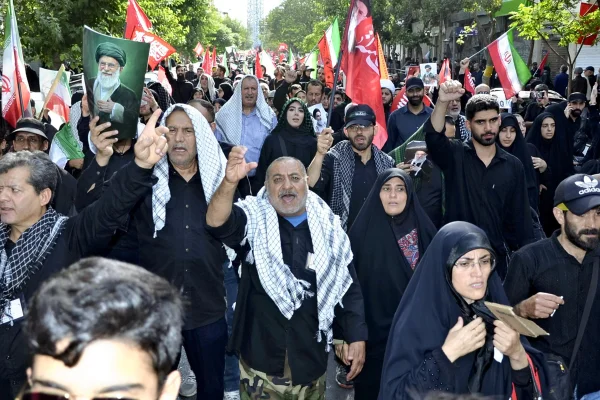 'Death to Trump, Netanyahu': Weeklong Khamenei funeral continues across Iran, Iraq