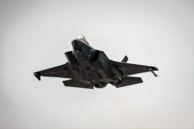 An F-35A Lightning II assigned to the 354th Fighter Wing takes off during an Agile Combat Employment exercise at Eielson Air Force Base, Alaska Photo: U.S. Air Force by Airman 1st Class Jose Miguel T. Tamondong)