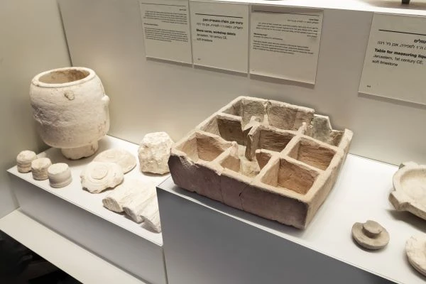 The box as shown in the Archaeology exhibition of the Israel Museum (Photo: Zohar Shemesh/Israel Museum)