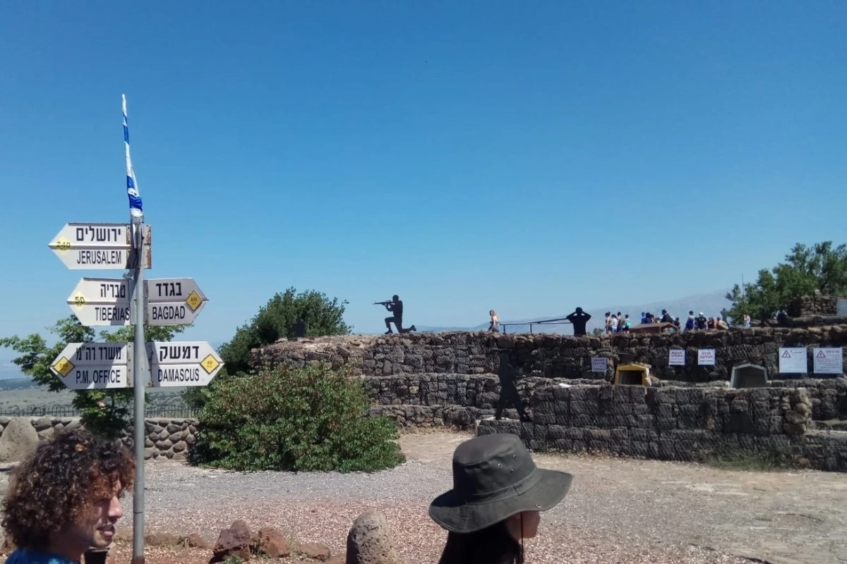 The top of Mount Bental with the touristic historical display, in 2018 (Photo: Aaron Goel-Angot).