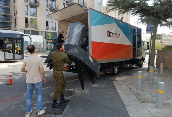 Joseph Project supplying mattresses for IDF soldiers during Gaza War (Photo: Joseph Project).