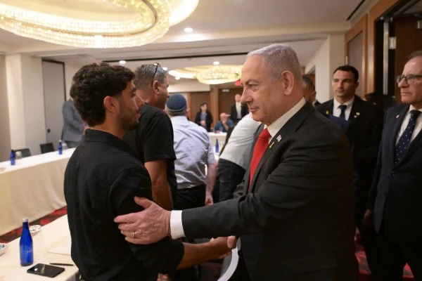Prime Minister Benjamin Netanyahu and his wife Sara, last night (Monday, 22 July 2024 / EDT), met with the representatives of the families of the hostages who have accompanied them, together with representatives of the families of hostages who are in the US (Photo: Amos Ben-Gershom / GPO).