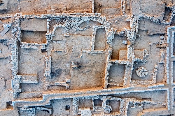 The remains of the church discovered in Rahat. On 2024 (Photo: Assaf Peretz, Israel Antiquities Authority).