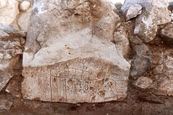 Ship drawings discovered in the Rahat excavation. 2024 (Photo: Yoli Schwartz, Israel Antiquities Authority).