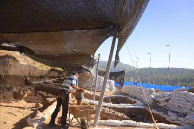 Excavation at Eshtaol (Photo: Yoli Shwarz/Israel Antiquities Authority).