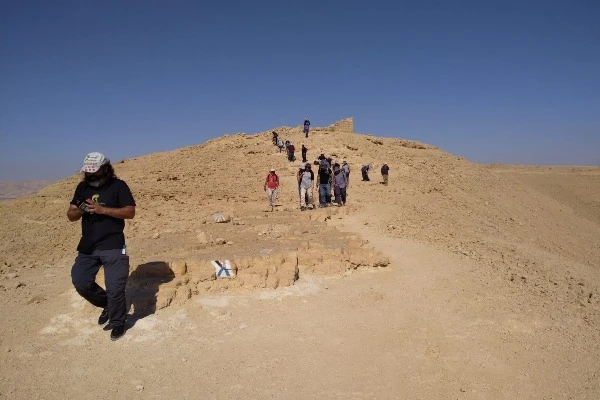 The Scorpions Ascent and Mezad Tsafir (Photo: Dr. Davida Degen-Eisenberg, Israel Antiquities Authority).