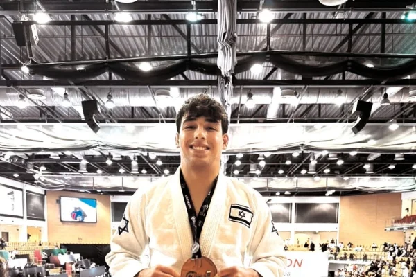 Israeli jiu-jitsu fighter wins bronze in Abu Dhabi as Kuwaiti gold medalist refuses handshake