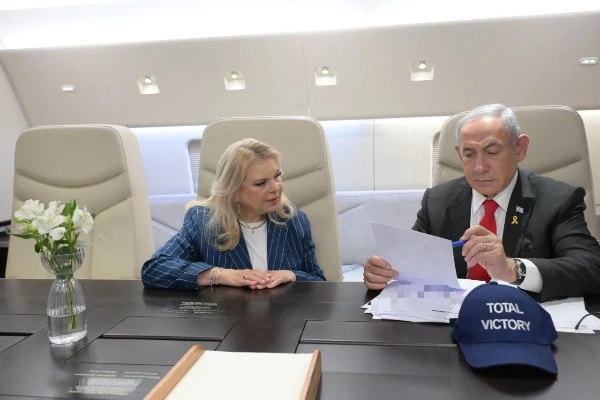 Israeli Prime Minister Benjamin Netanyahu and his wife Sarah Netanyahu, before their flight to the USA, on Monday, July 22, 2024 (Photo: Amos Ben-Gershom / GPO).