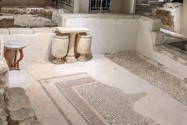 Remains found in the ancient houses, inside the Herodian Quarter Museum, before the renovation and the re-opening in May/June 2024. Here are two "Kalal" stone wares for the purification of the Jews (Photo: Social Media).