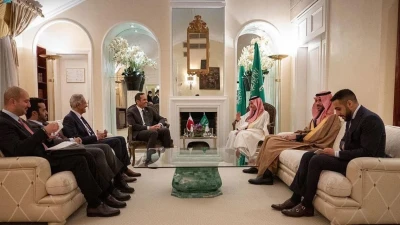 Saudi Arabian Foreign Minister Prince Faisal bin Farhan (front right) meets with his Qatari counterpart Sheikh Mohammed bin Abdulrahman al-Thani on the sidelines of the Munich Security Conference, Feb. 19, 2022. (Photo: SPA)