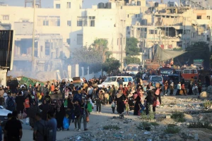 Palestinians, who fled the eastern part of Gaza City after they were ordered by Israeli army to evacuate their neighborhoods, carry their belongings, amid Israel-Hamas conflict, in Gaza City, July 7, 2024. (Photo: REUTERS/Dawoud Abu Alkas)