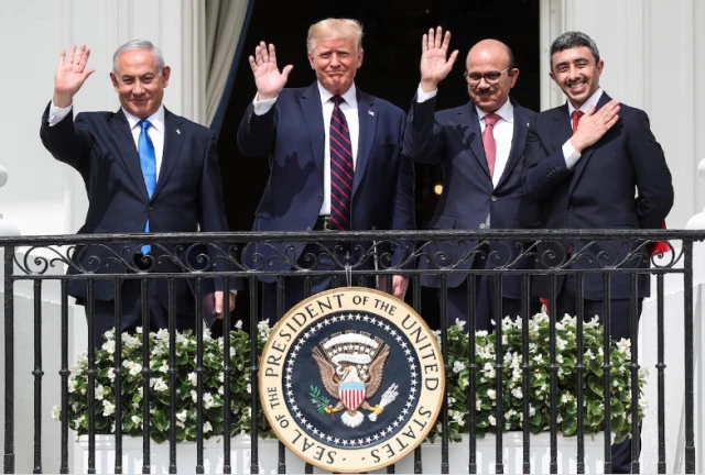 Israel's Prime Minister Benjamin Netanyahu, U.S. President Donald Trump, Bahrain's Foreign Minister Abdullatif Al Zayani and United Arab Emirates (UAE) Foreign Minister Abdullah bin Zayed wave from the White House balcony after a signing ceremony for the Abraham Accords, on the South Lawn of the White House in Washington, U.S., Sept. 15, 2020. REUTERS/Tom Brenner