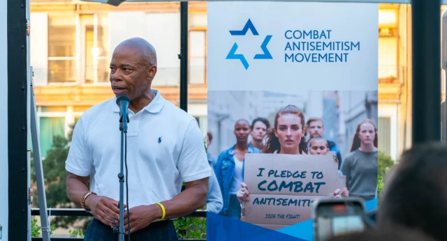 New York City Mayor Eric Adams speaking at the “White City Soirée” in Tel Aviv, August 24, 2023 (Photo: Adam Sherez)