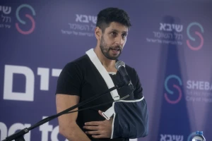 Israeli singer-songwriter and reserve soldier Idan Amedi who was seriously injured in the Gaza Strip attends a press conference upon his release from the Sheba Medical center on January 25, 2024. (Photo: Miriam Alster/Flash90)