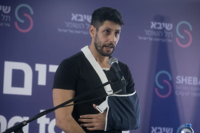 Israeli singer-songwriter and reserve soldier Idan Amedi who was seriously injured in the Gaza Strip attends a press conference upon his release from the Sheba Medical center on January 25, 2024. (Photo: Miriam Alster/Flash90)