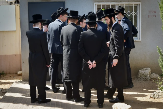 Ultra-Orthodox Jews arrive to the IDF Recruitment Center at Tel Hashomer, in central Israel, March 28, 2024. (Photo: Avshalom Sassoni/Flash90)