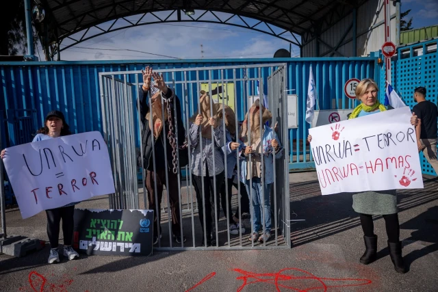 Israeli activists protest against United Nations Relief and Works Agency for Palestine Refugees (UNRWA) outside their offices in Jerusalem, April 9, 2024. (Photo: Yonatan Sindel/Flash90)