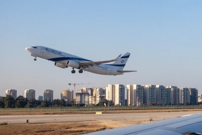 Flights take off at Ben Gurion International Airport. April 17, 2024. Photo by Yossi Aloni/FLASH90