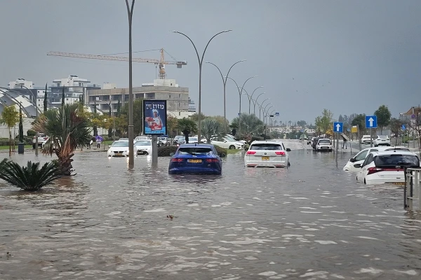 Storm Byron batters Israel with heavy rain and flooding as police ...