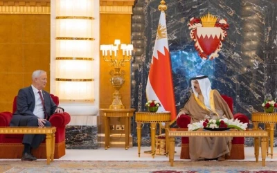 Defense Minister Benny Gantz meets with Bahraini King Hamad bin Isa Al Khalifa at his palace in Manama, on February 3, 2022. (Courtesy/Kingdom of Bahrain)