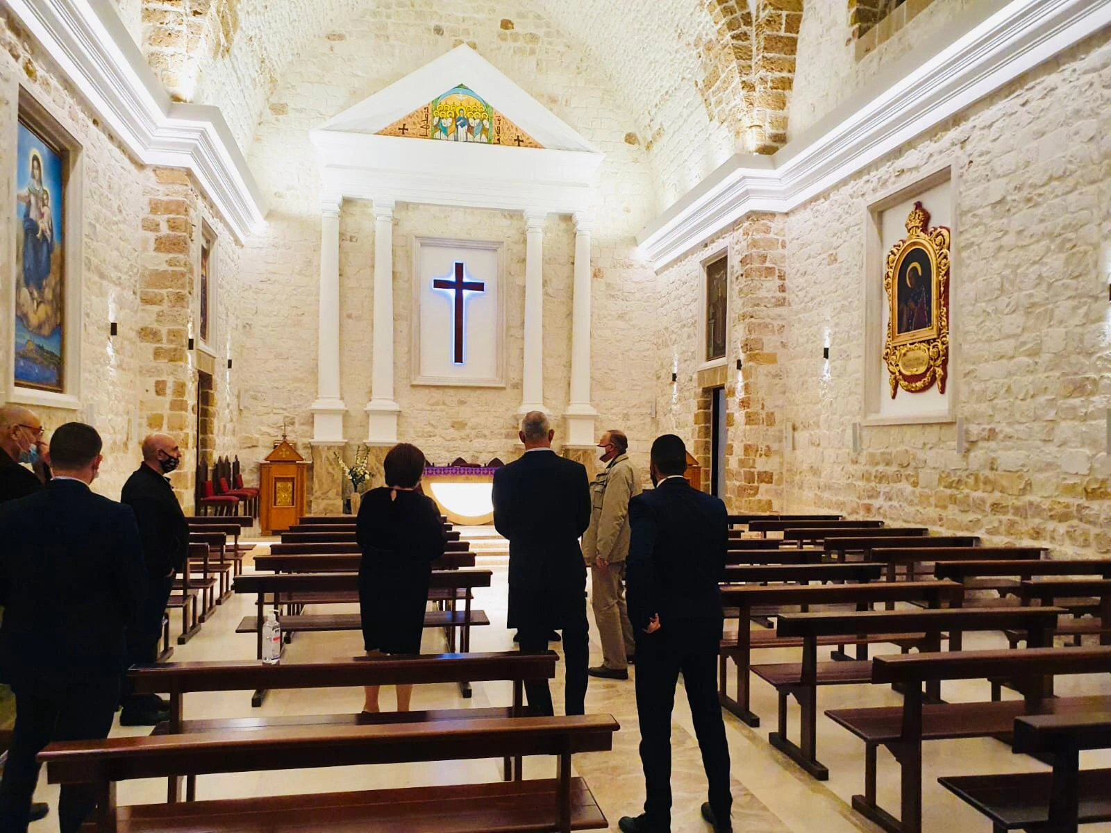 Father Joseph Yaakov hosted Defense Minister Gantz at his church in Haifa. (Photo: Blue and White)