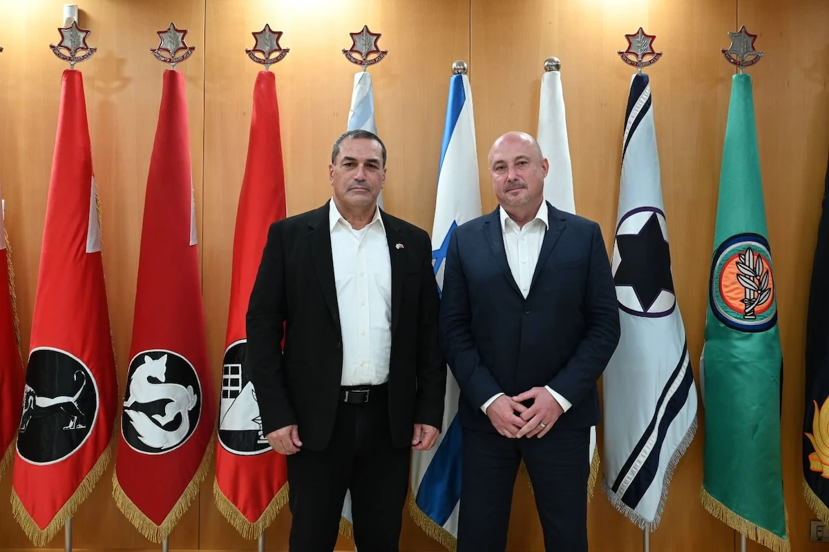 Director General of the Israel Ministry of Defense, Maj. Gen. (Res.) Eyal Zamir with Director General of the Modernization Division in Slovakia’s Ministry of Defense, Martin Čatloš (Photo: Israel Ministry of Defense)
