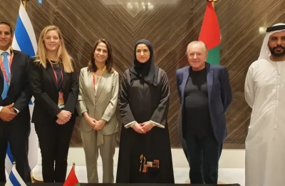 Israeli Minister of Science, Technology and Space Orit Farkash (third to left) and the UAE’s Minister of State for Advanced Technology Sarah Al Amiri (third to right) pictured with SpaceIL chairman Morris Kahn (second to right) at the 2020 Expo Dubai
(Photo: Ministry of Science and Technology)