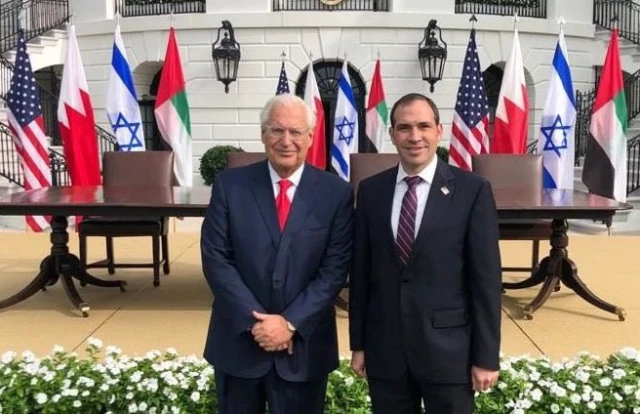 Aryeh Lightstone (R) with then-U.S. Ambassador to Israel David Friedman at the signing of the Abraham Accords (Photo: Amb. Tom Nides/Twitter)