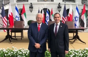 Aryeh Lightstone (R) with then-U.S. Ambassador to Israel David Friedman at the signing of the Abraham Accords (Photo: Amb. Tom Nides/Twitter)