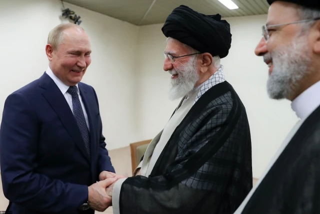 Russian President Vladimir Putin with Ayatollah Khamenei, the leader of the Islamic Revolution of Iran, July 19, 2022 (Photo: khamenei.ir)